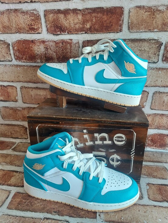 Jordan Shoes - Pre-owned 2023 Jordan 1 Mid